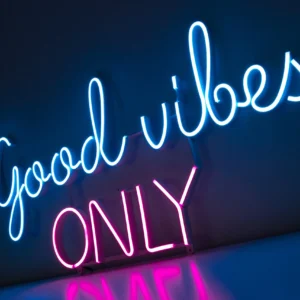 Good-vibes-ONLY-neon-LED-Fabryka-Neonow